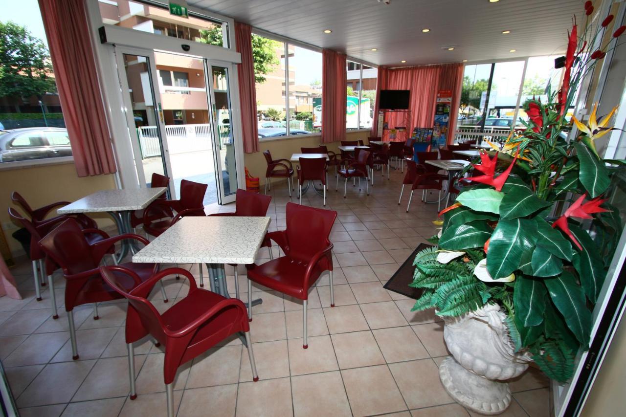 Hotel Arena Rimini Exteriör bild