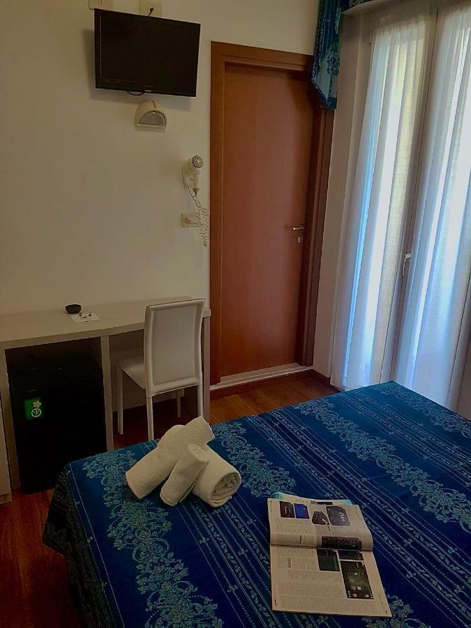 Hotel Arena Rimini Exteriör bild